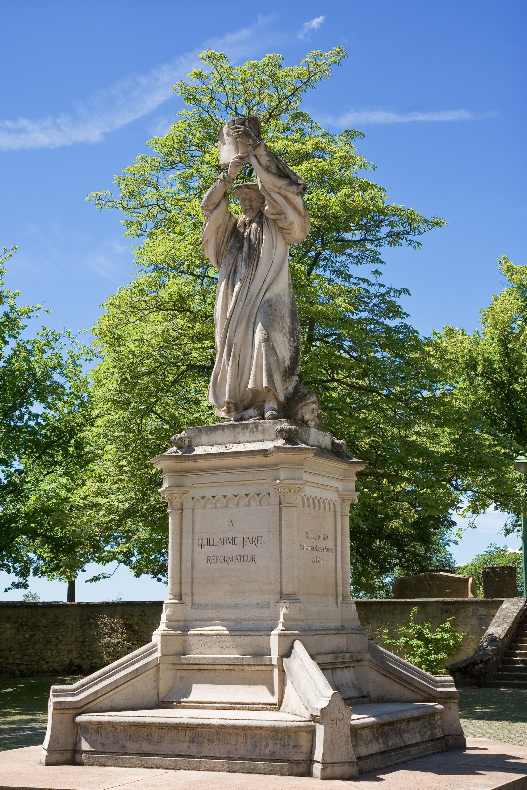 Neuenburg Guillaume Farel Scaled